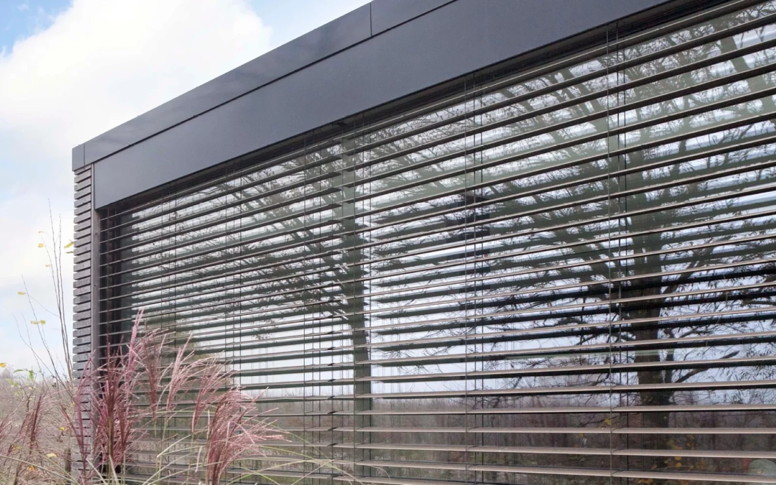 External Venetian blinds installation