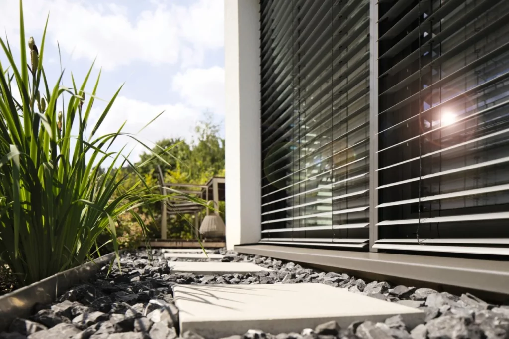 External Venetian blinds for modern windows