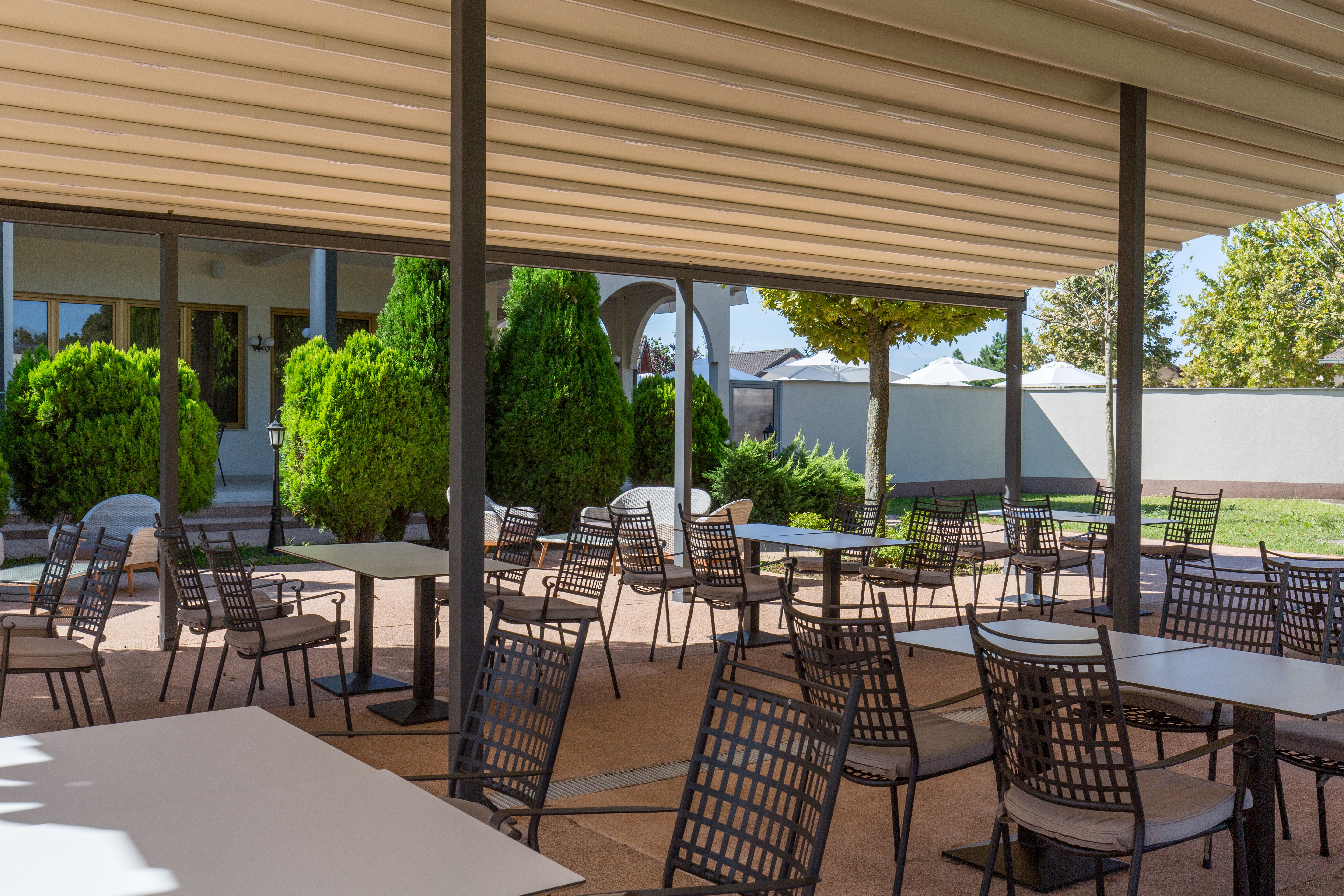 Commercial outdoor pergola space