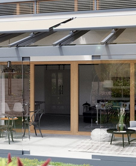 Shading solution for a glazed outdoor space